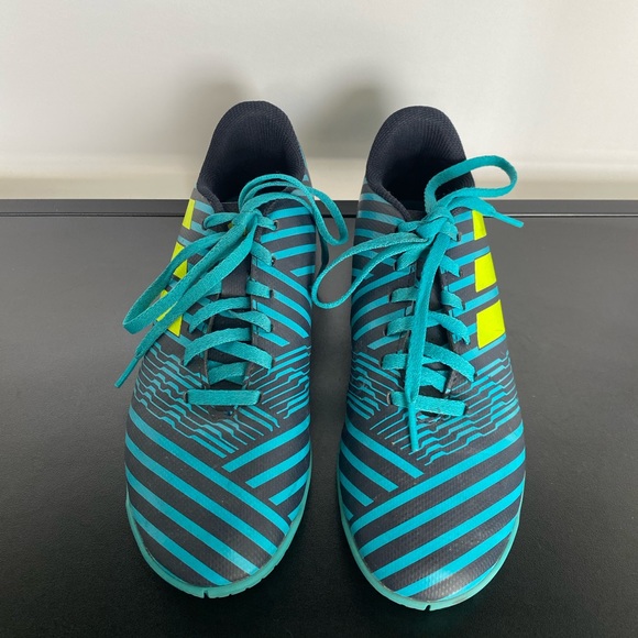 Adidas Nemeziz Size 5 Mens/ Kids Athletic Indoor Soccer Shoes - Picture 2 of 10